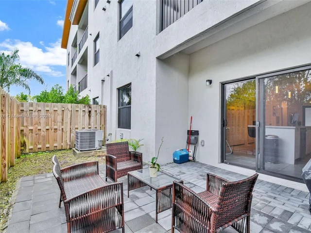 8195 NW 104th Ave # 2, Doral FL 33178