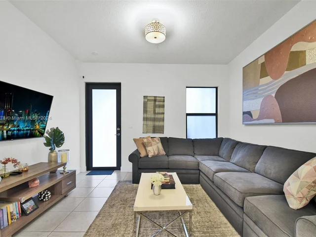 8195 NW 104th Ave # 2, Doral FL 33178