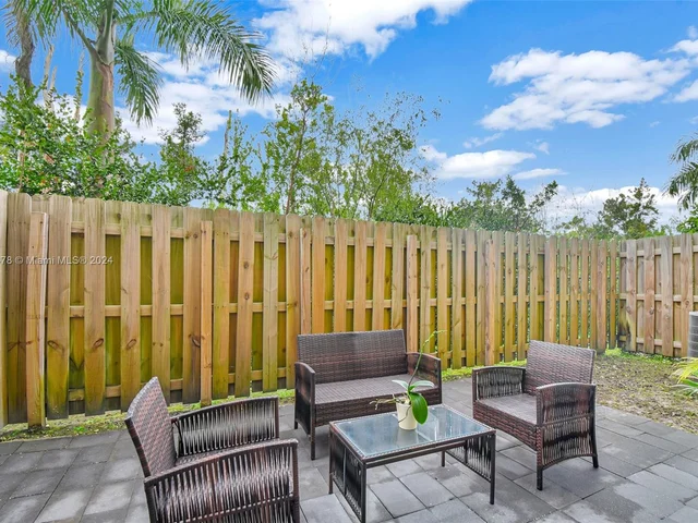 8195 NW 104th Ave # 2, Doral FL 33178