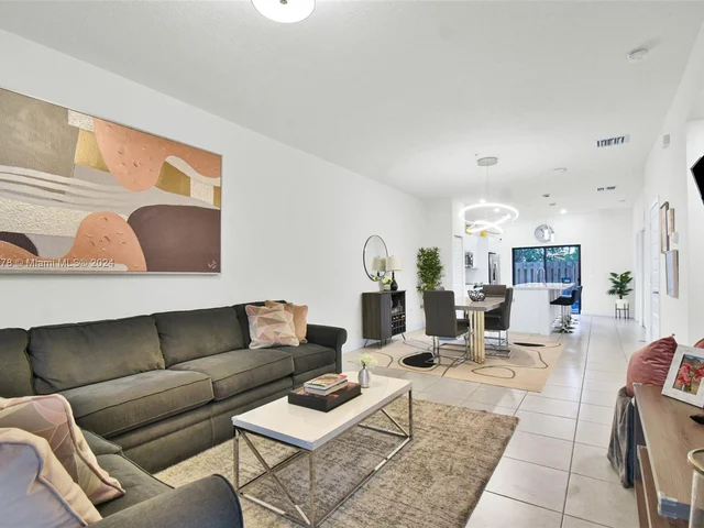 8195 NW 104th Ave # 2, Doral FL 33178