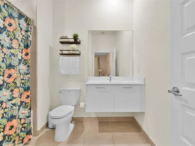 8195 NW 104th Ave # 2, Doral FL 33178