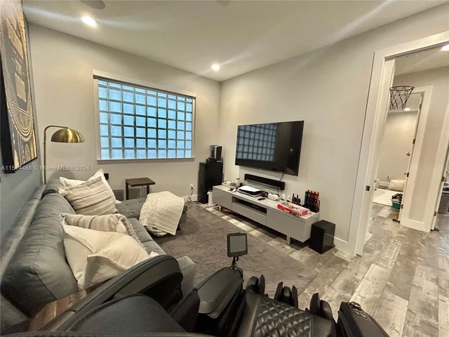 9203 NW 39th St, Coral Springs FL 33065