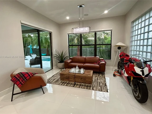 9203 NW 39th St, Coral Springs FL 33065