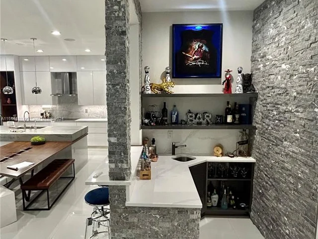 9203 NW 39th St, Coral Springs FL 33065