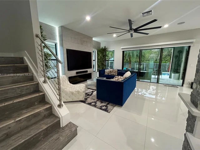 9203 NW 39th St, Coral Springs FL 33065