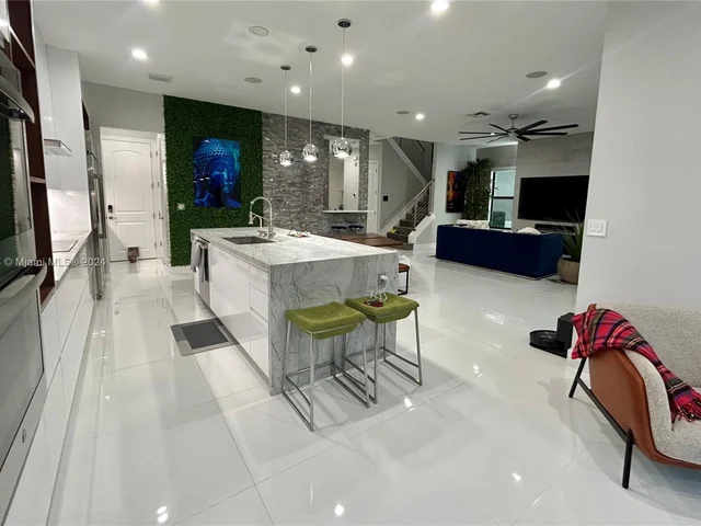 9203 NW 39th St, Coral Springs FL 33065