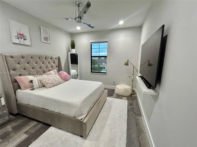 9203 NW 39th St, Coral Springs FL 33065