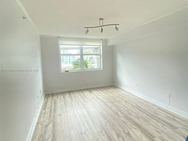 31 SE 5th St # 509, Miami FL 33131