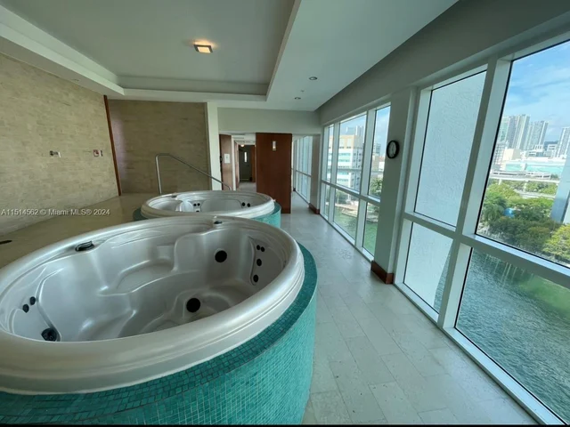 31 SE 5th St # 509, Miami FL 33131