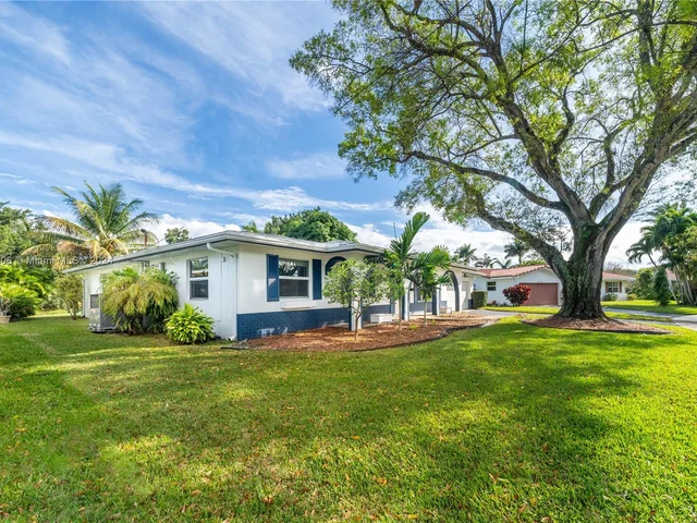 1360 NW 73rd Ave, Plantation FL 33313