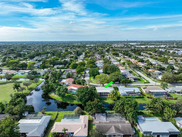 1360 NW 73rd Ave, Plantation FL 33313