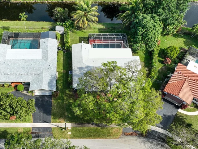 1360 NW 73rd Ave, Plantation FL 33313