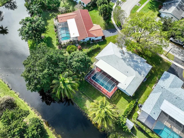 1360 NW 73rd Ave, Plantation FL 33313
