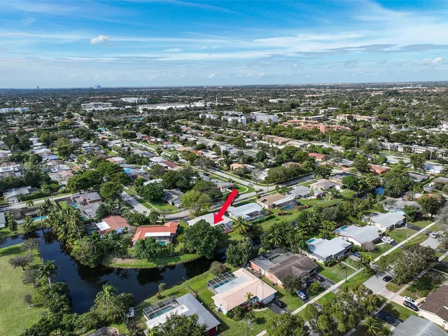 1360 NW 73rd Ave, Plantation FL 33313