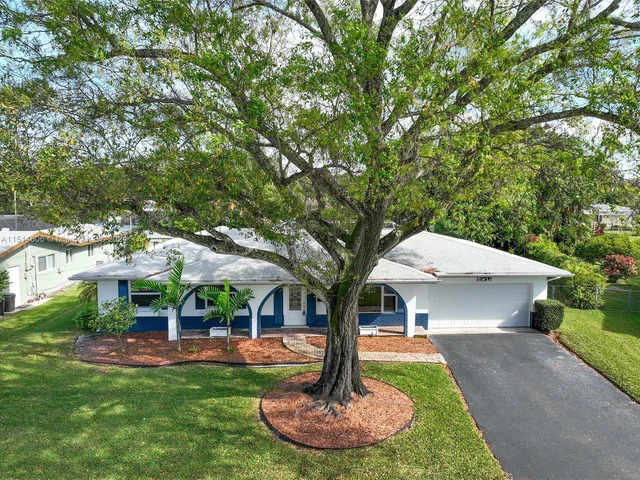 1360 NW 73rd Ave, Plantation FL 33313