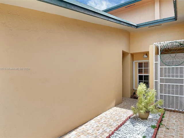 11426 NW 4th Ter # 11426, Sweetwater FL 33172