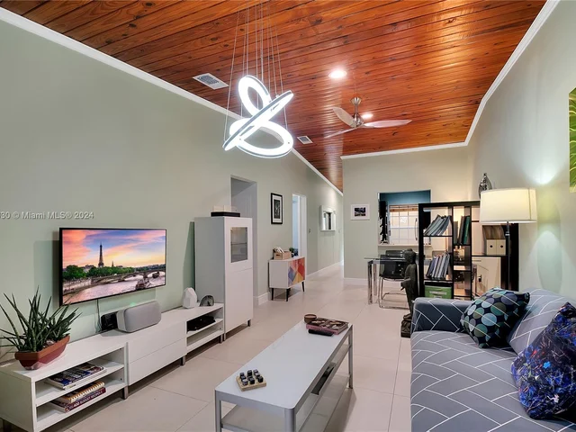 11426 NW 4th Ter # 11426, Sweetwater FL 33172