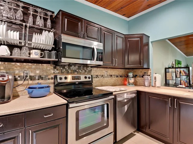 11426 NW 4th Ter # 11426, Sweetwater FL 33172