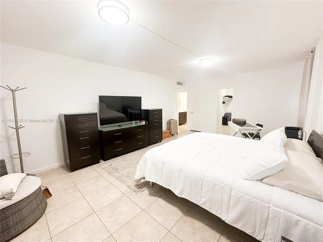 5825 Collins Ave # 4A, Miami Beach FL 33140