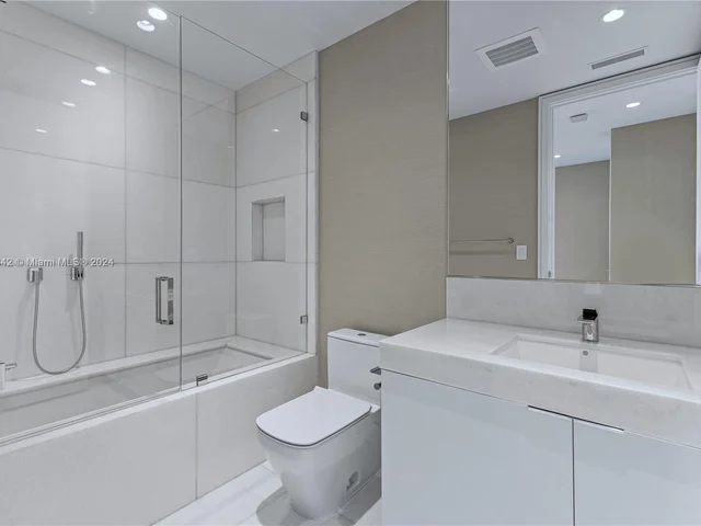 17975 Collins Ave # 1602, Sunny Isles Beach FL 33160