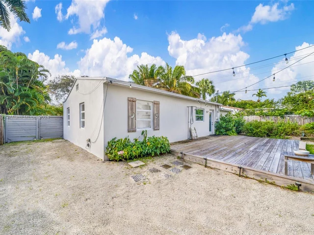 843 SW 10th St, Fort Lauderdale FL 33315