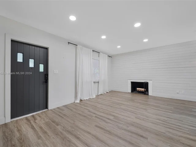 843 SW 10th St, Fort Lauderdale FL 33315