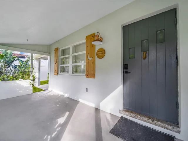 843 SW 10th St, Fort Lauderdale FL 33315