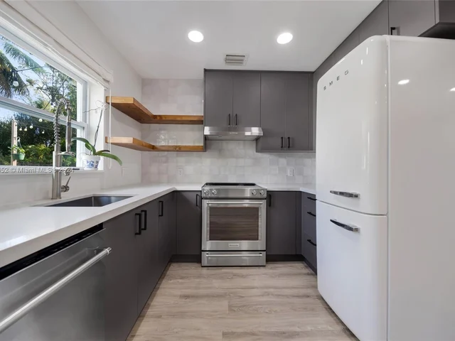 843 SW 10th St, Fort Lauderdale FL 33315