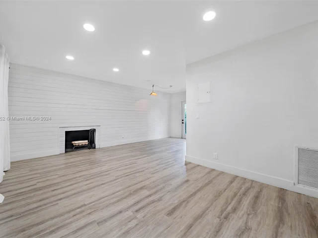 843 SW 10th St, Fort Lauderdale FL 33315