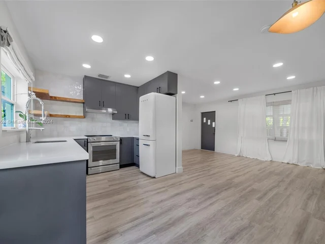 843 SW 10th St, Fort Lauderdale FL 33315