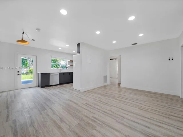 843 SW 10th St, Fort Lauderdale FL 33315