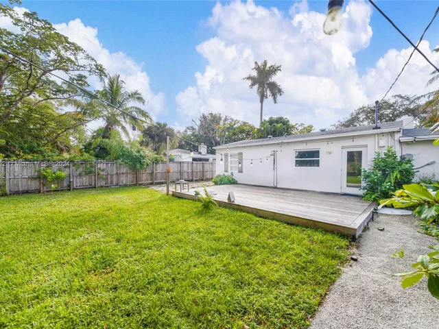 843 SW 10th St, Fort Lauderdale FL 33315