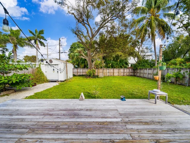 843 SW 10th St, Fort Lauderdale FL 33315