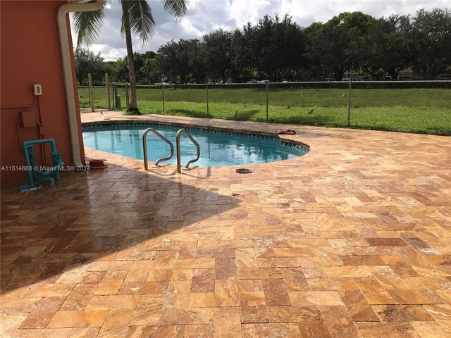 8700 NW 20th Ct, Sunrise FL 33322