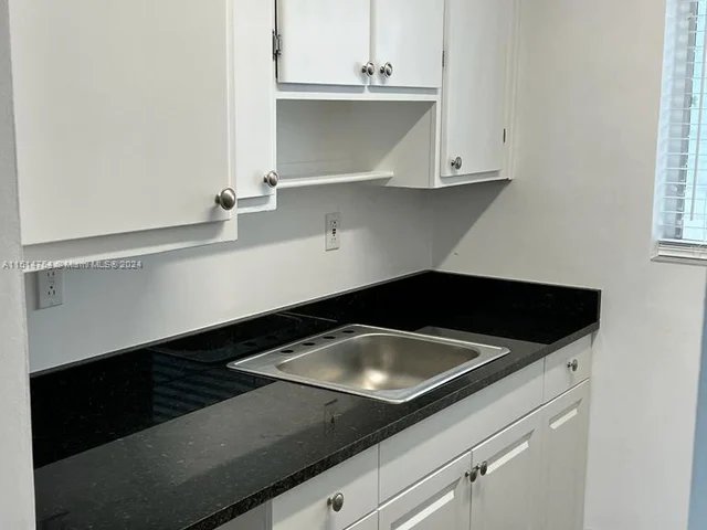 2250 Bay Dr # 12, Miami Beach FL 33141