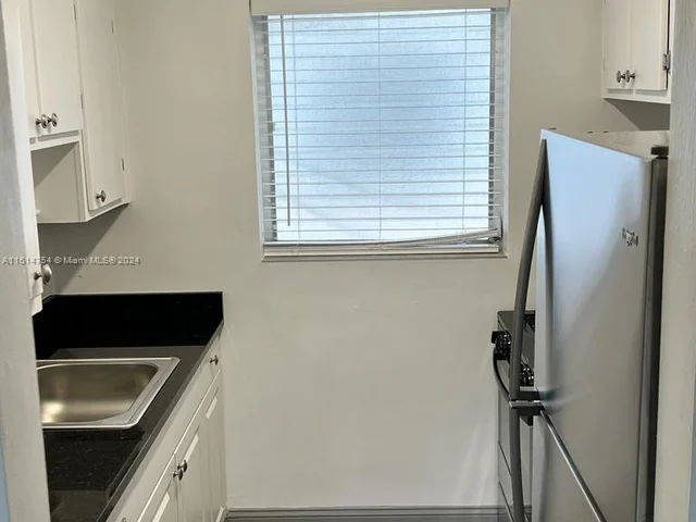 2250 Bay Dr # 12, Miami Beach FL 33141