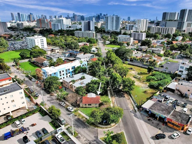 1745 NW 15th St Rd, Miami FL 33125