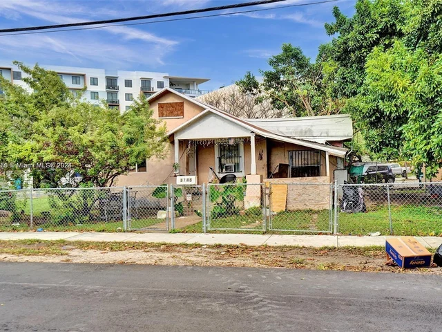 1745 NW 15th St Rd, Miami FL 33125