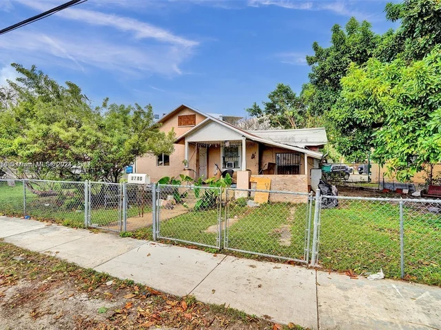1745 NW 15th St Rd, Miami FL 33125
