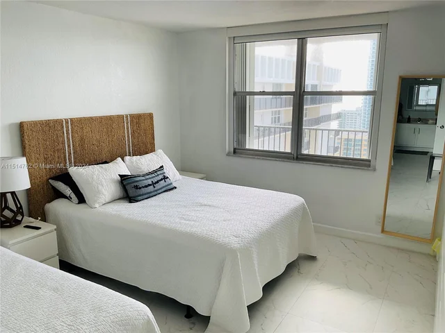 2101 S Ocean Dr # 2808, Hollywood FL 33019