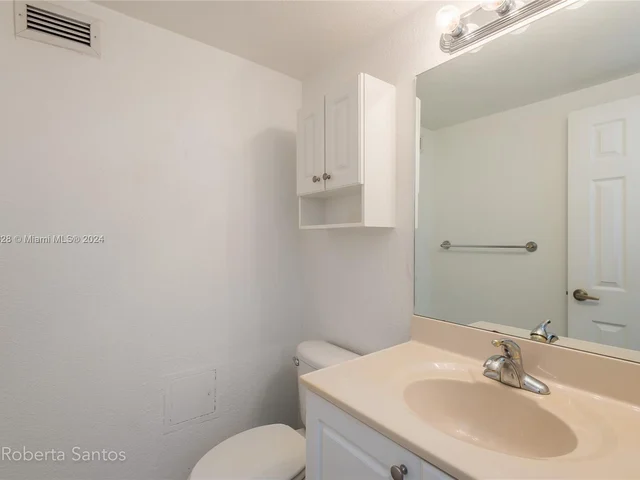 2501 S Ocean Dr, Hollywood FL 33019