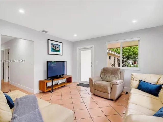 2737 SW 34th Ave # 2737, Miami FL 33133