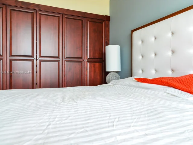 275 NE 18th St # 1002, Miami FL 33132