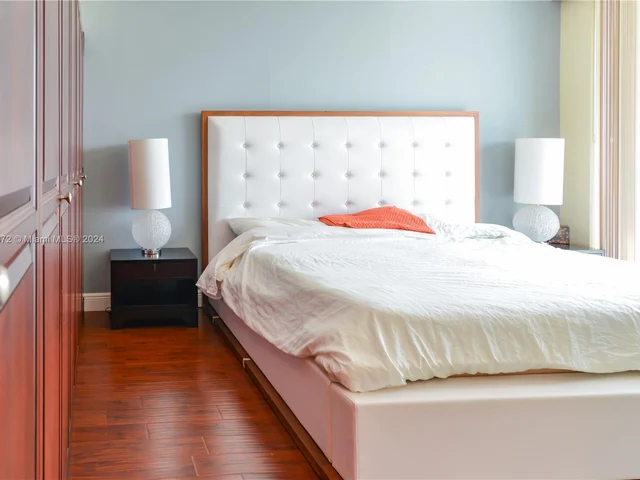 275 NE 18th St # 1002, Miami FL 33132