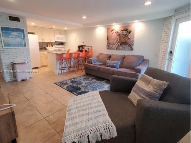 700 SE 14th Ct # 3, Fort Lauderdale FL 33316