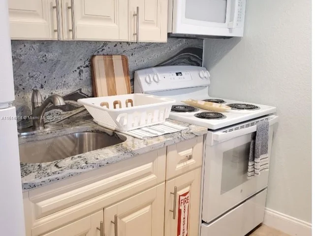 700 SE 14th Ct # 3, Fort Lauderdale FL 33316