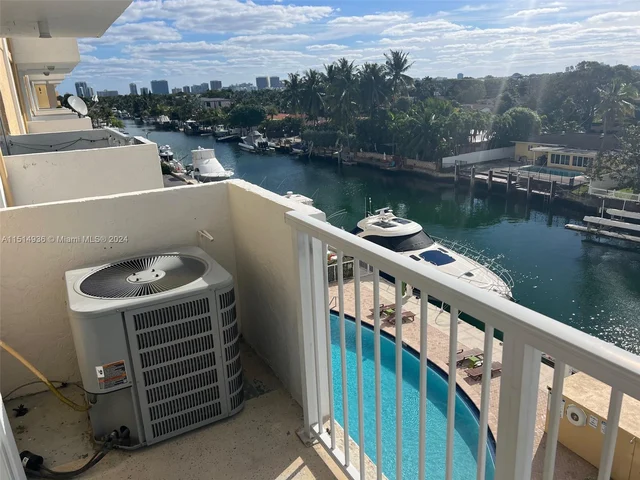 2020 NE 135th St # 504, North Miami FL 33181