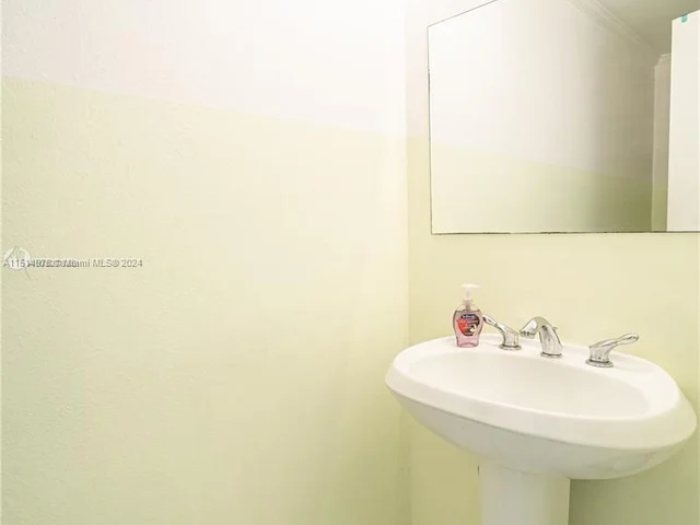 6900 Bay Dr # 11L, Miami Beach FL 33141