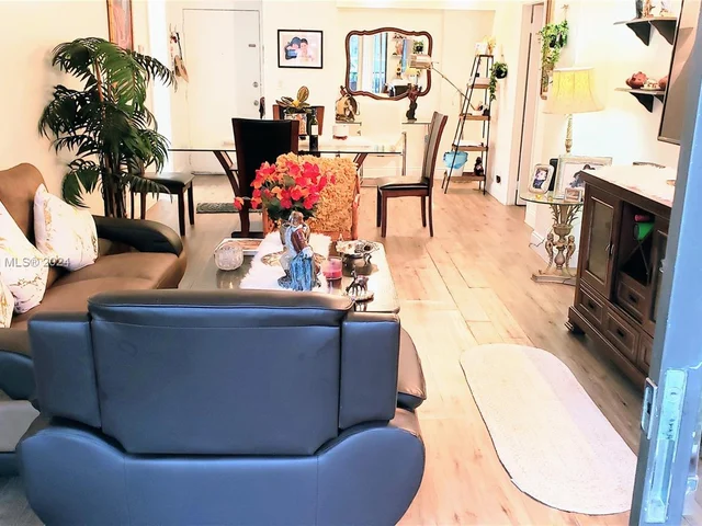 3101 N Country Club Dr # 101, Aventura FL 33180