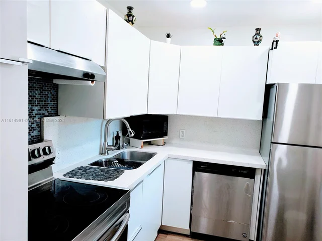 3101 N Country Club Dr # 101, Aventura FL 33180